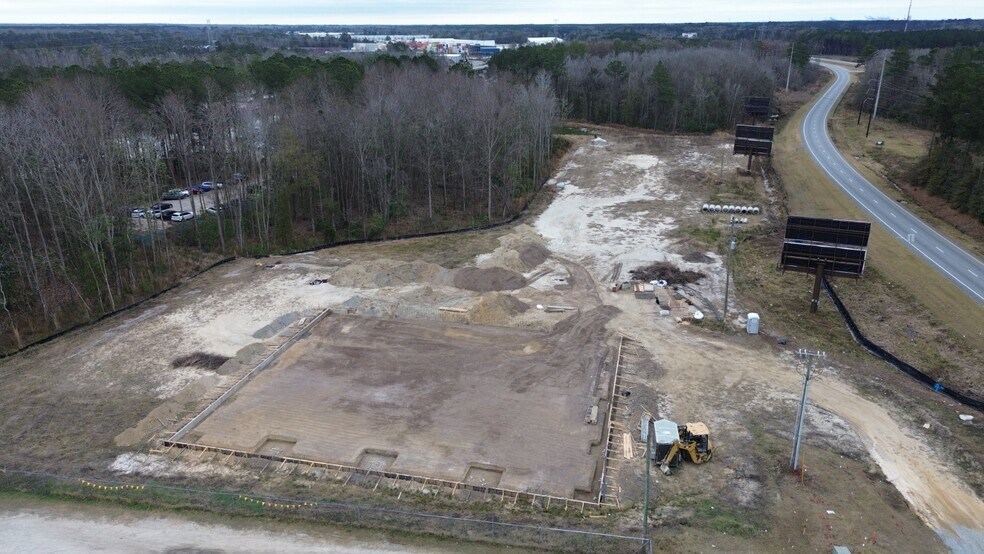 More Photos Of 195 Commercial Dr, Rincon Industrial For Lease