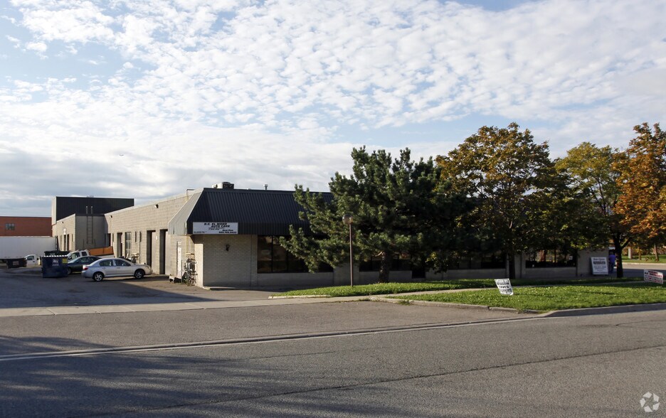 More Photos Of 1076 Cardiff Blvd, Mississauga Freestanding For Lease