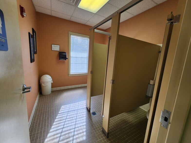 More Photos Of 57 Martin Luther King Dr, Reynolds Medical For Sale