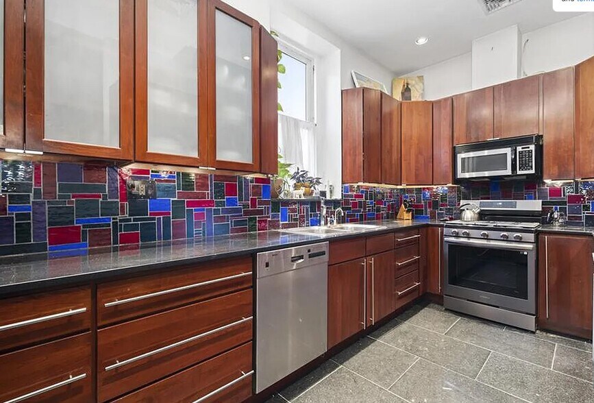 More Photos Of 75 Murray St, New York Office Residential For Sale