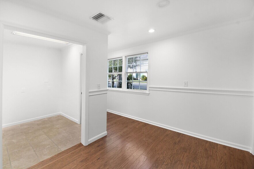 More Photos Of 300 SE Detroit Ave, Stuart Office For Lease