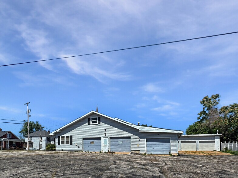 More Photos Of 129 E 5th St, Washington Showroom For Sale