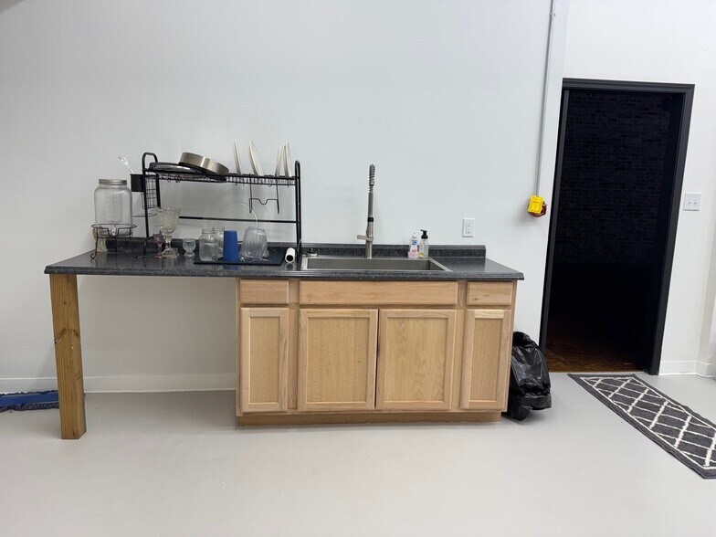 More Photos Of 111 Water St, Horse Cave Storefront For Sale