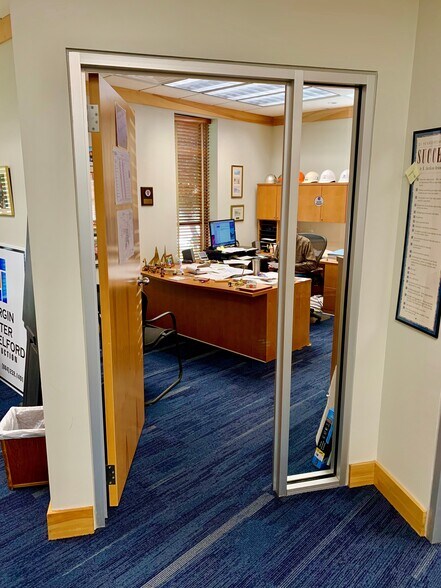 More Photos Of 121 Edinburgh Ct, Greenville Office For Sale