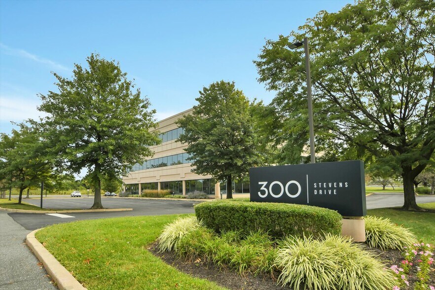 More Photos Of 300 Stevens Dr, Lester Office For Lease