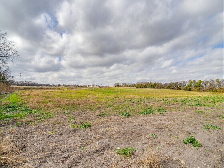 More Photos Of NEC I-35, Waxahachie Land For Sale
