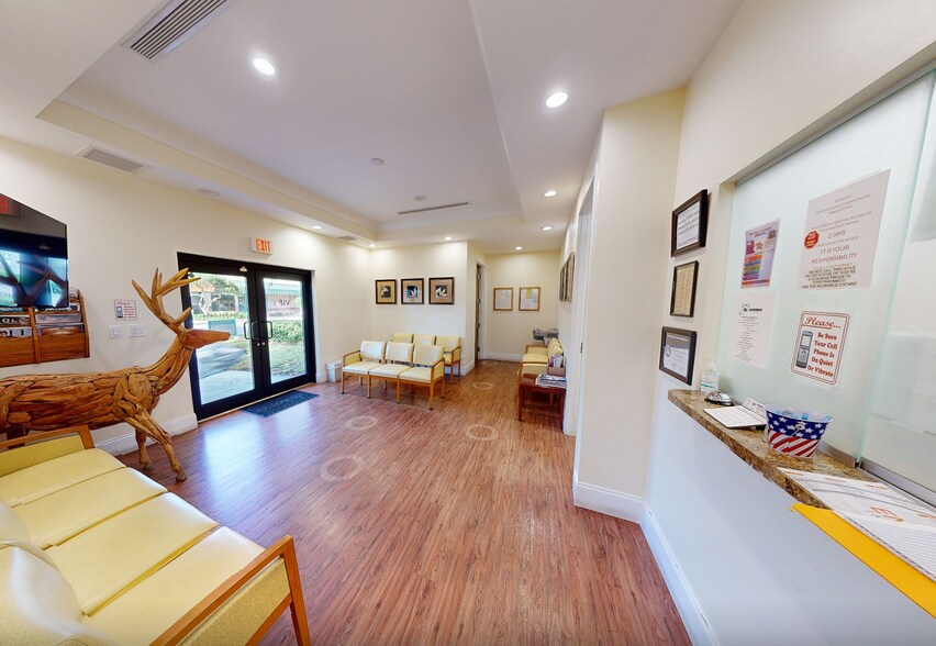 Primary Photo Of 1821 NE 25th St, Lighthouse Point Medical For Sale