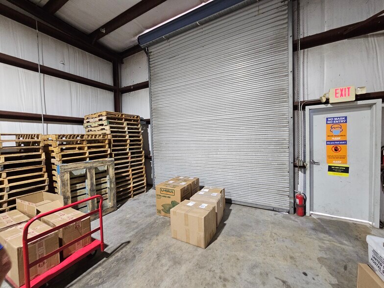 More Photos Of 4402 Rex Rd, Friendswood Unknown For Lease