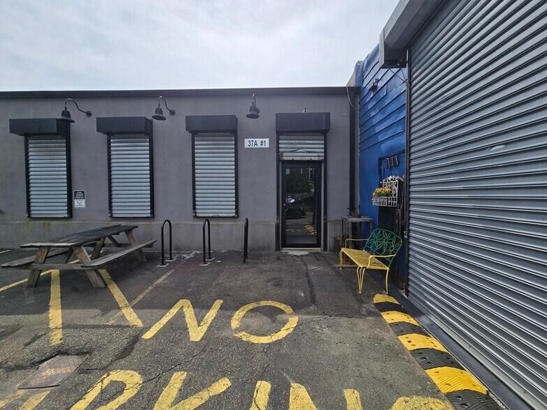 More Photos Of 65 9th St, Brooklyn Warehouse For Lease
