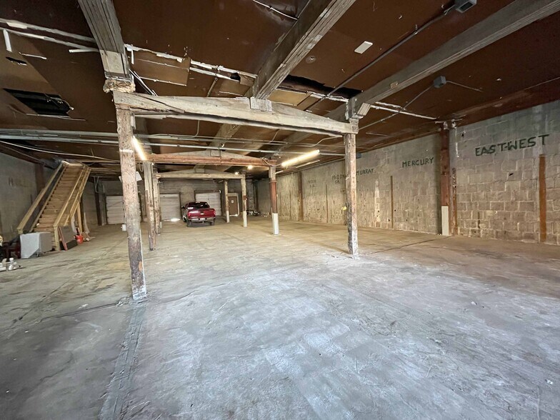 More Photos Of 1813 3rd Ave S, Birmingham Flex For Sale