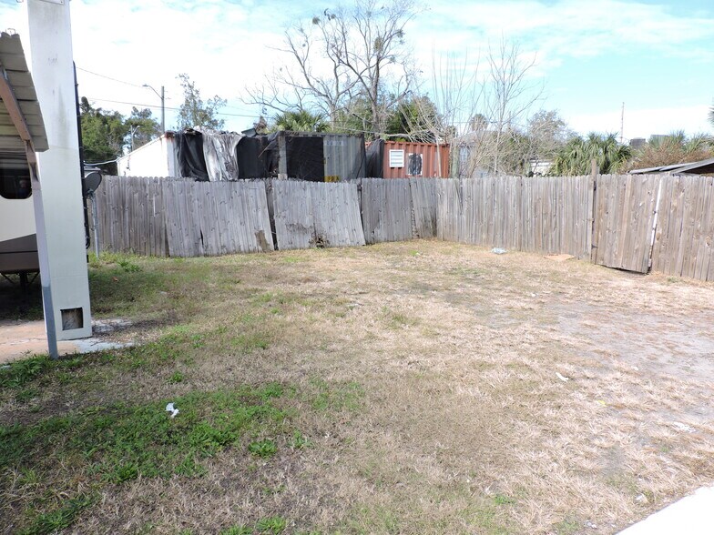 More Photos Of 2504 Main St, Jacksonville Freestanding For Sale