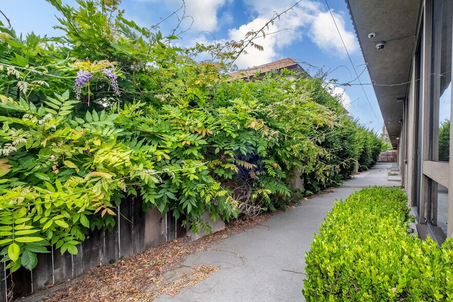 More Photos Of 550 N Golden Circle Dr, Santa Ana Office For Lease