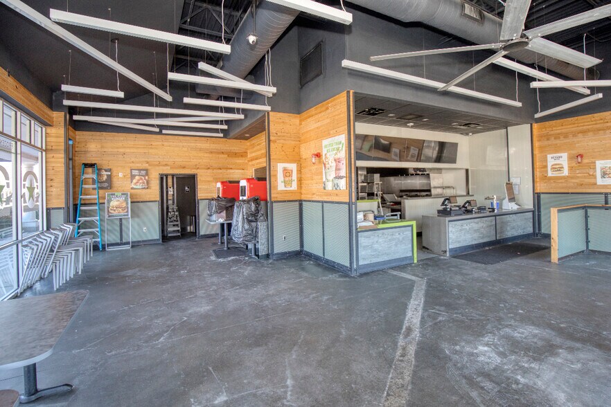 More Photos Of 6630 Mooretown Rd, Williamsburg Restaurant For Lease