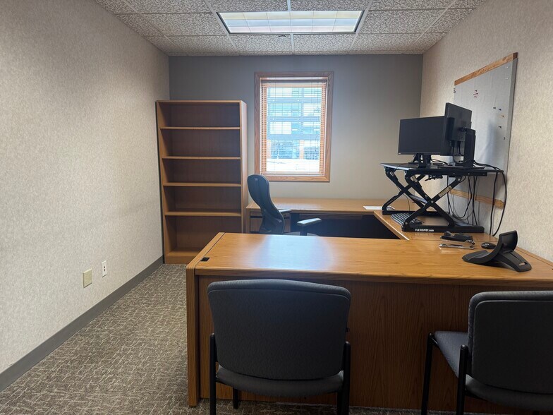 More Photos Of 712 Riverfront Dr, Sheboygan Office For Sale