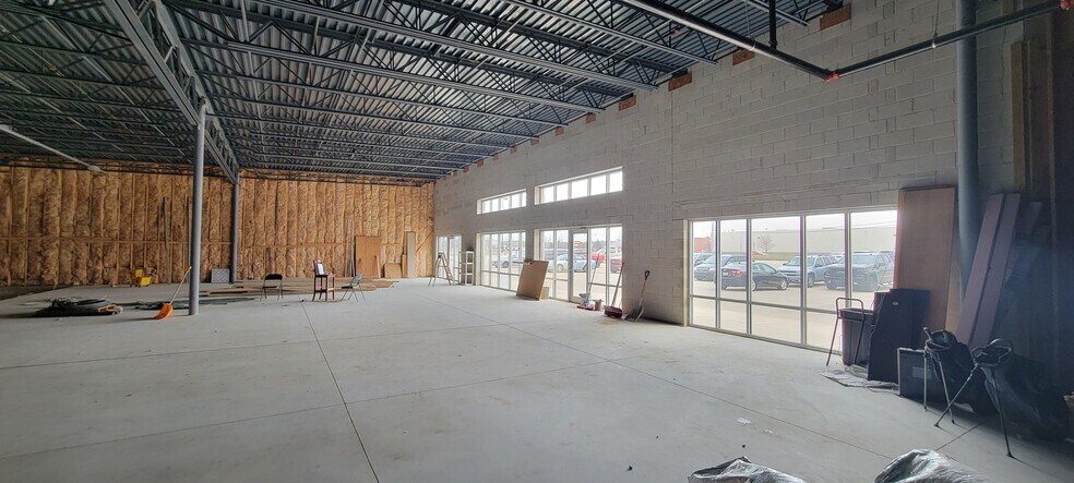 More Photos Of 100 Stadium Dr, Defiance Storefront For Lease