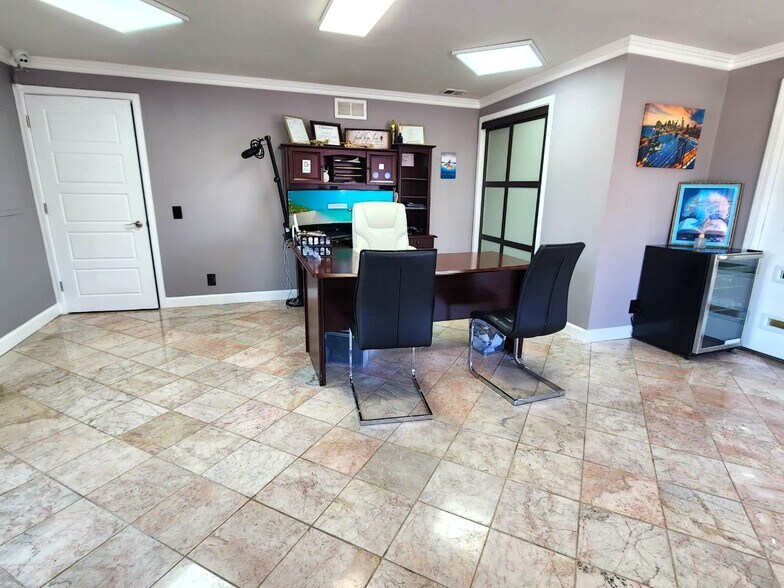 More Photos Of 7511 Leavenworth Rd, Kansas City Auto Repair For Sale