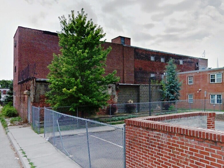 More Photos Of 918 S Broadway, Camden Storefront For Sale