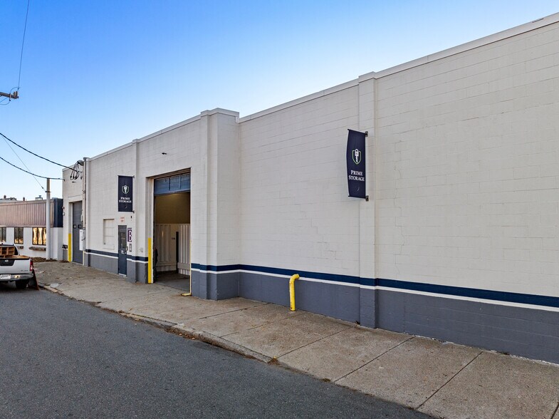 More Photos Of 18 Sargent St, Gloucester Warehouse For Lease
