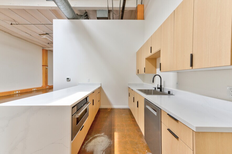 More Photos Of 977-979 Commercial St, Palo Alto Research And Development For Lease