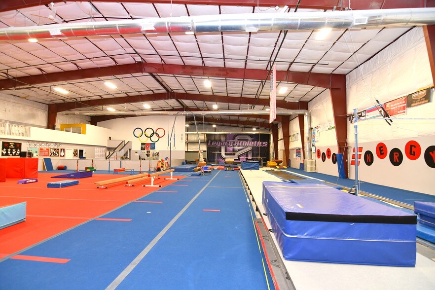 More Photos Of 2121 Battlefield Pky, Murfreesboro Showroom For Sale