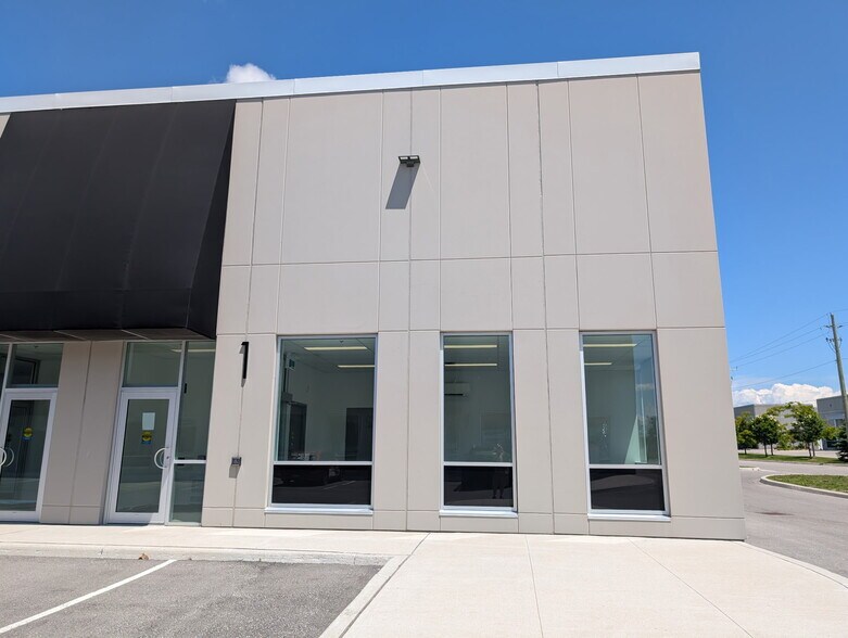 More Photos Of 241 King St, Barrie Unknown For Lease