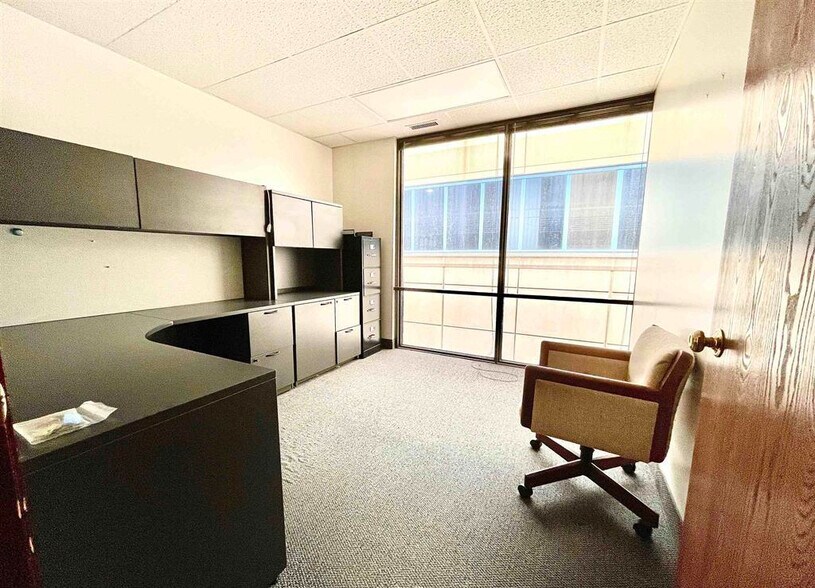 More Photos Of 456 Fulton St, Peoria Office For Sale