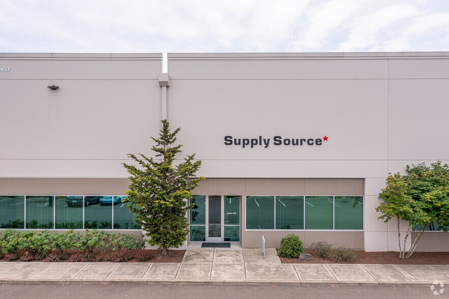 More Photos Of 12402 SE Jennifer St, Clackamas Warehouse For Lease