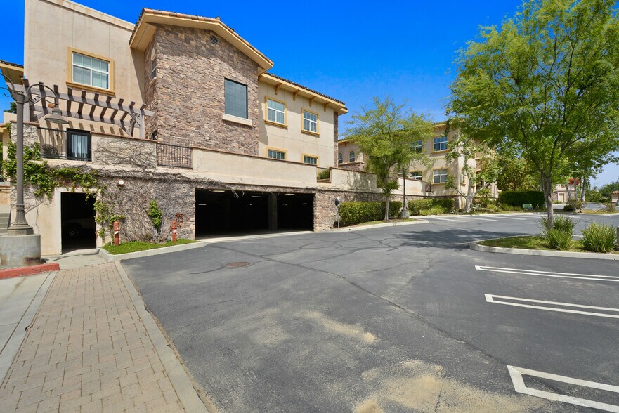 More Photos Of 5018 Chesebro Rd, Agoura Hills Medical For Sale