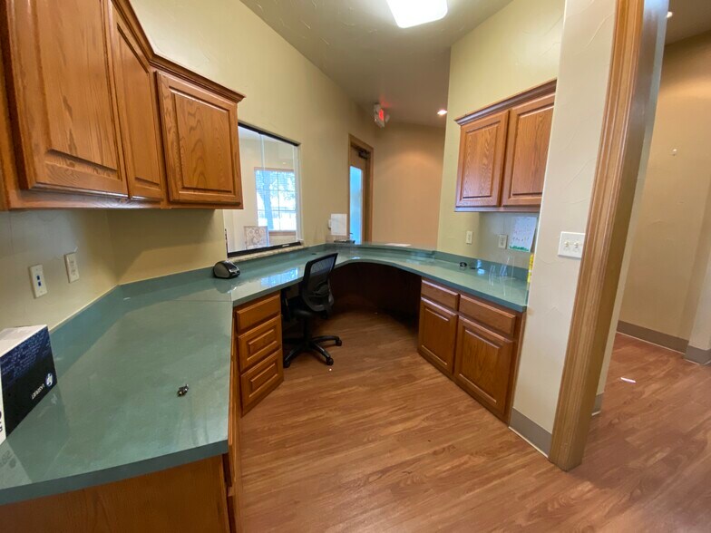 More Photos Of 1801-1813 Hinkle Dr, Denton Office For Sale