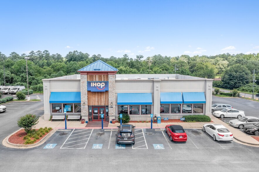 Primary Photo Of 2598 N Columbia St, Milledgeville Restaurant For Lease