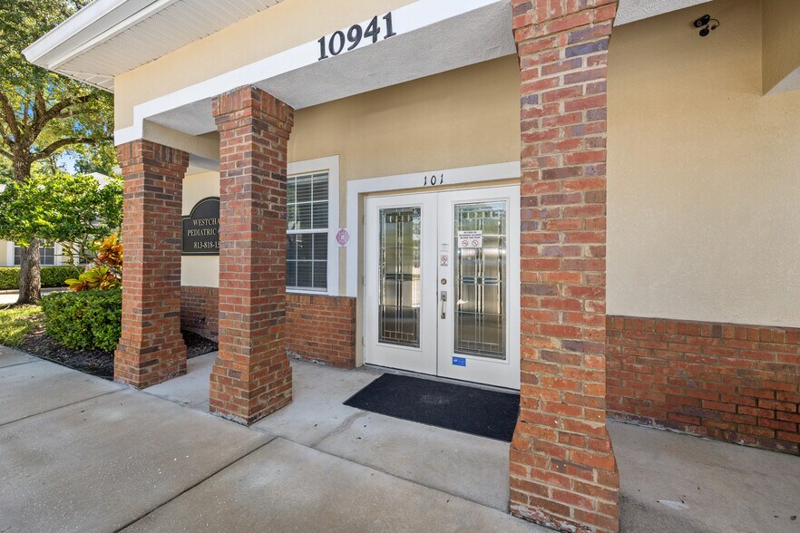 More Photos Of 10941-10943 Countryway Blvd, Tampa Medical For Lease