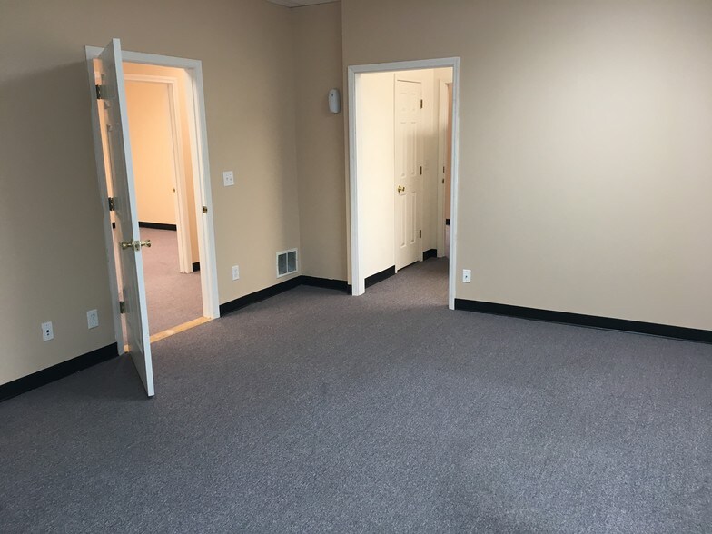 More Photos Of 6350 Cephis Dr, Clemmons Unknown For Lease
