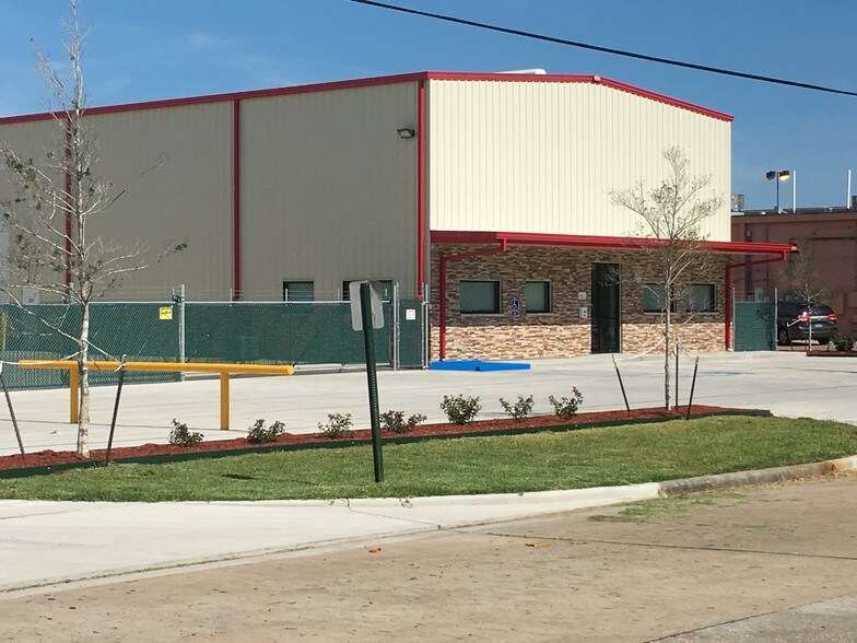 More Photos Of 601 S 14th St, La Porte Warehouse For Lease