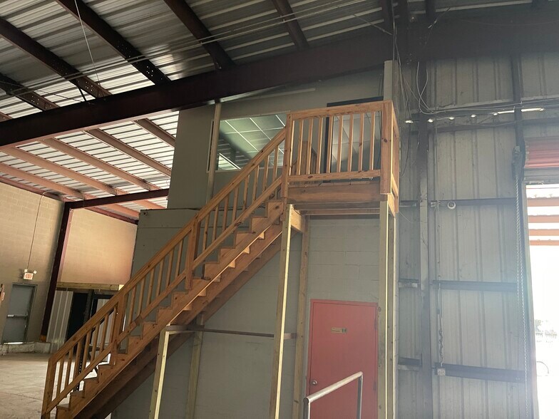 More Photos Of 7207 Navigation Blvd, Houston Flex For Sale