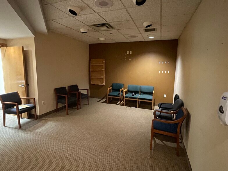 More Photos Of 299 Carew St, Springfield Medical For Sale