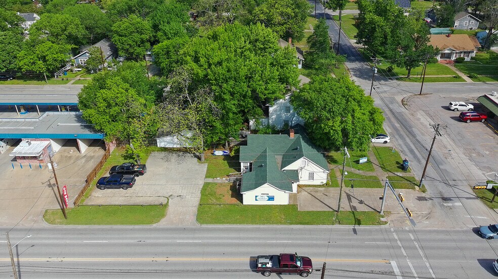 More Photos Of 208 S 31st St, Corsicana Flex For Sale