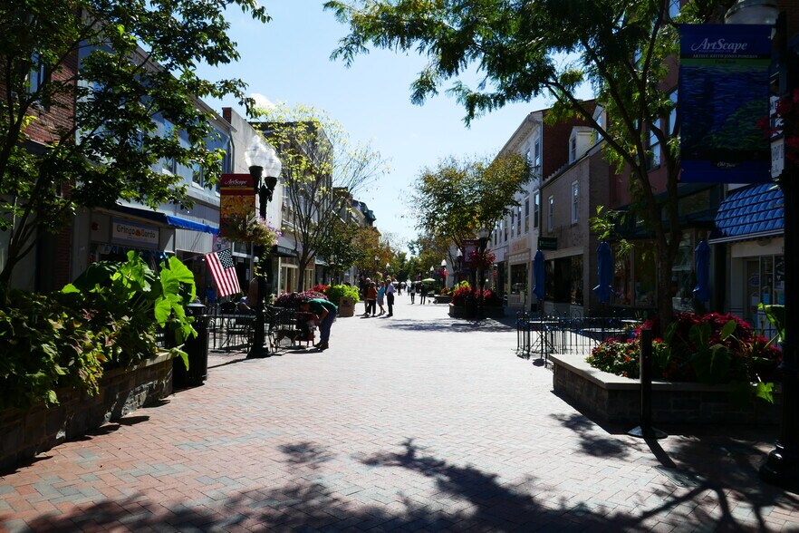 More Photos Of 9 N Loudoun St, Winchester Office For Sale