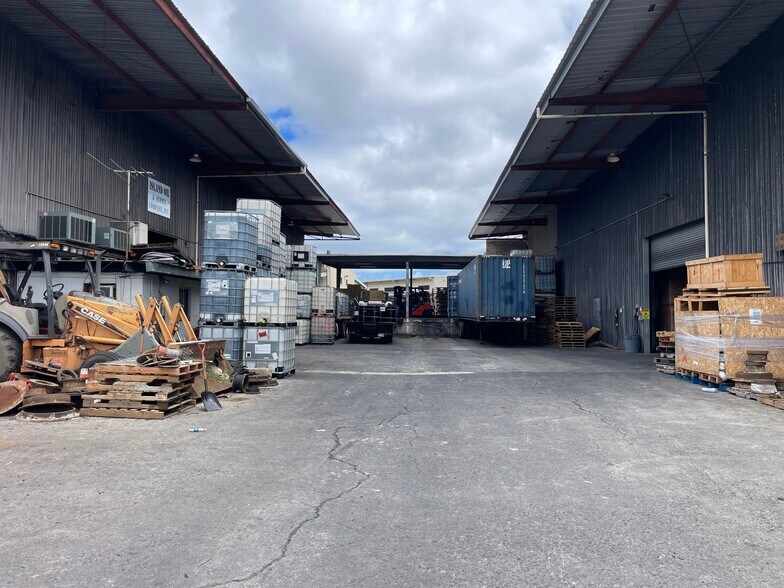 More Photos Of 689 Kakoi St, Honolulu Warehouse For Lease