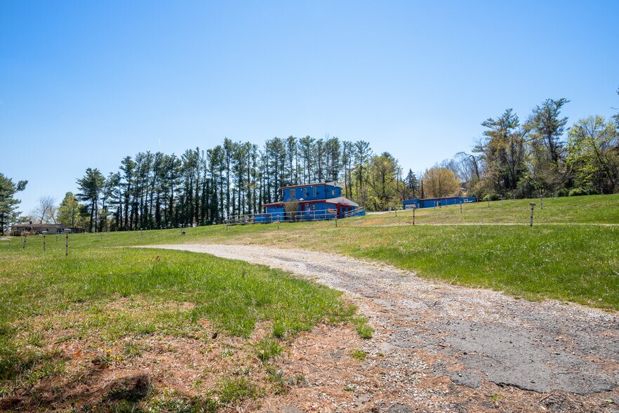 More Photos Of 275 Starlight Dr, Christiansburg Theater Concert Hall For Sale