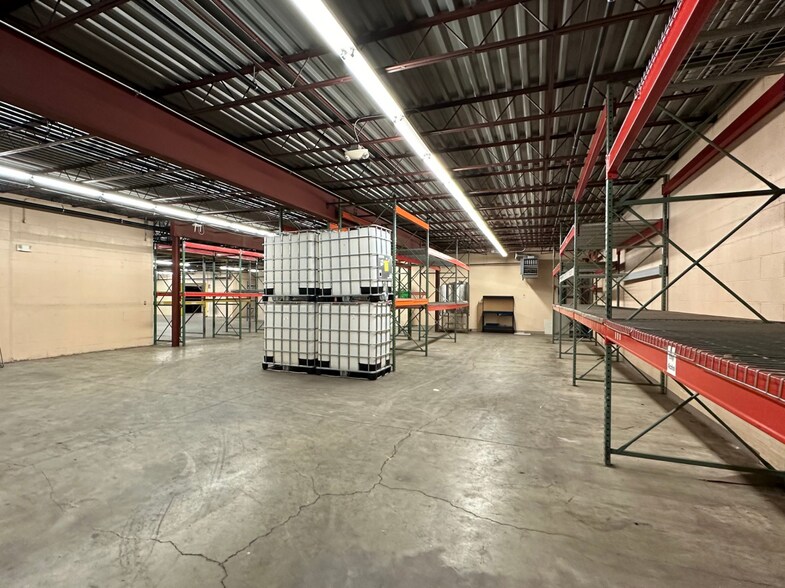 More Photos Of 1206 E Crosstown Pky, Kalamazoo Manufacturing For Lease