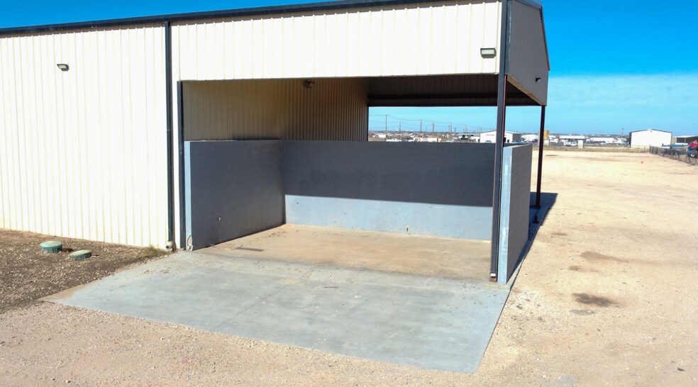 More Photos Of 4617 S County Rd 1210 rd, Midland Warehouse For Lease