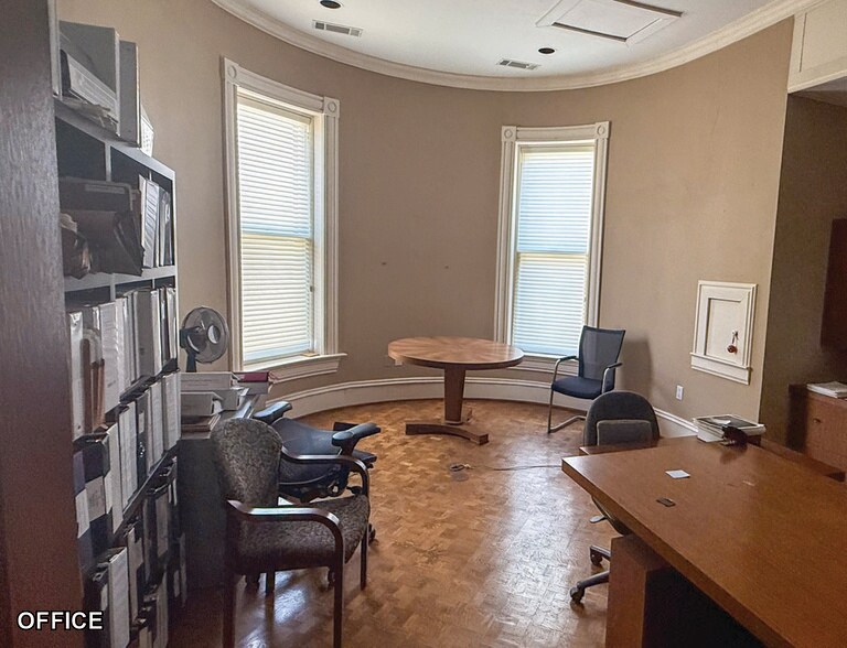 More Photos Of 1010 W 3rd St, Little Rock Office For Sale