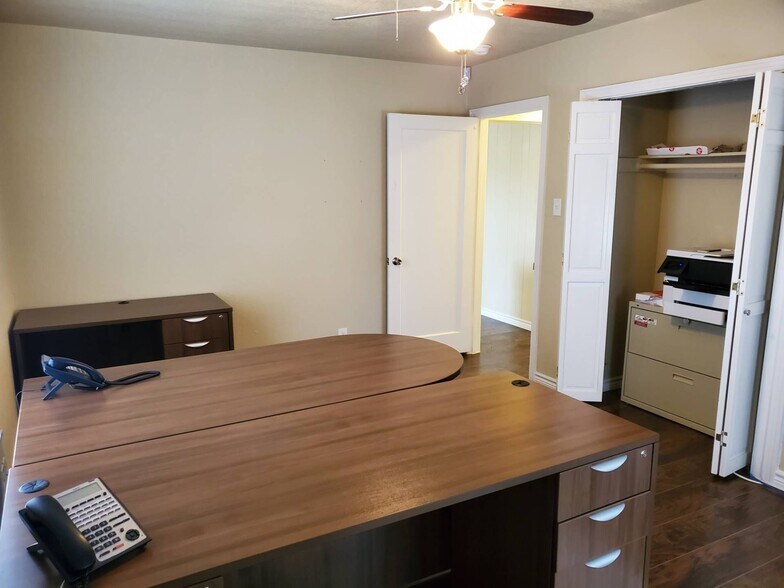 More Photos Of 5605 George Bush Dr, Katy Medical For Lease