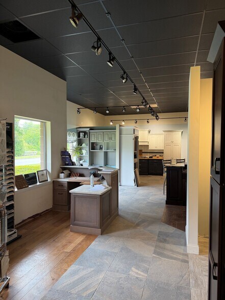 More Photos Of 65 Louis St, Newington Flex For Lease