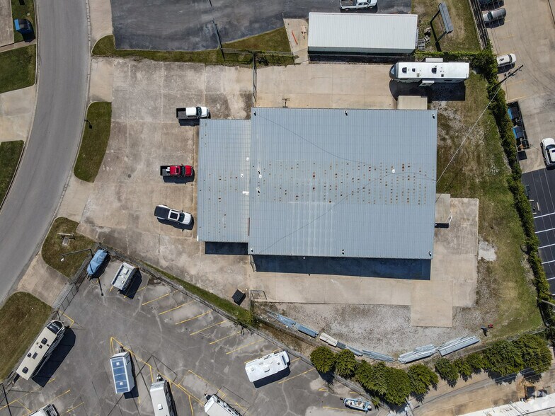 More Photos Of 610 N Walnut Ave, Broken Arrow Warehouse For Lease