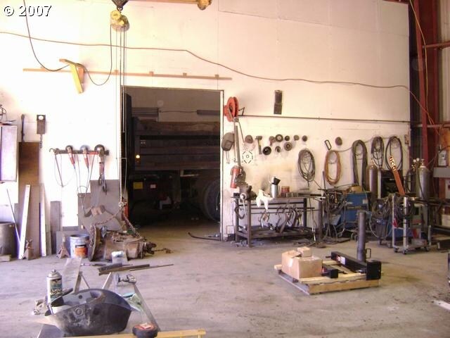 More Photos Of 210 Crestview St, Sutherlin Warehouse For Sale