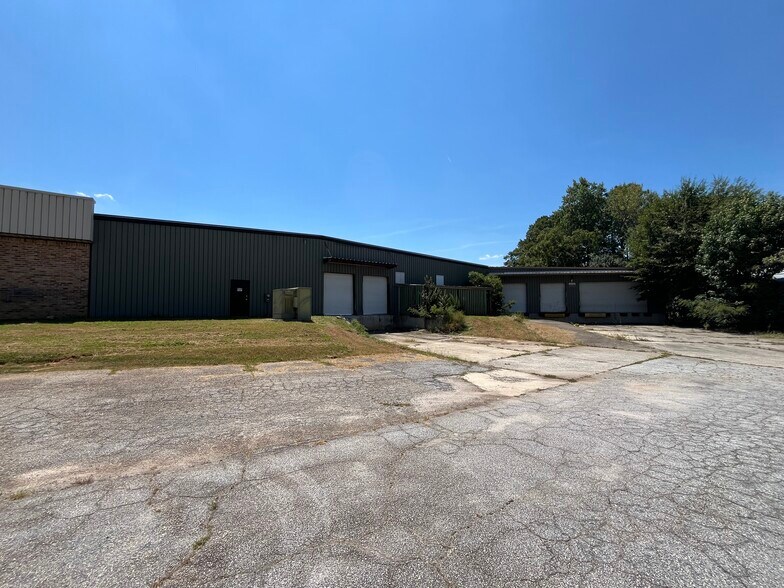 More Photos Of 9479 S Main St, Jonesboro Manufacturing For Lease