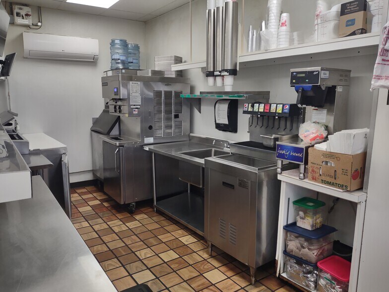 More Photos Of 75 Fifth St SE, Barberton Fast Food For Lease