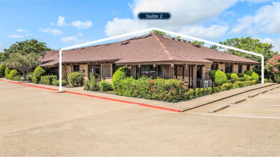 More Photos Of 1721 Cimarron Trl, Hurst Medical For Lease