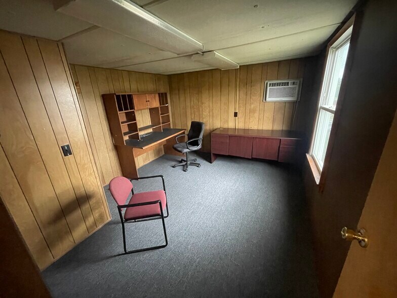 More Photos Of 1600 S Clinton Ave, Dunn Warehouse For Sale